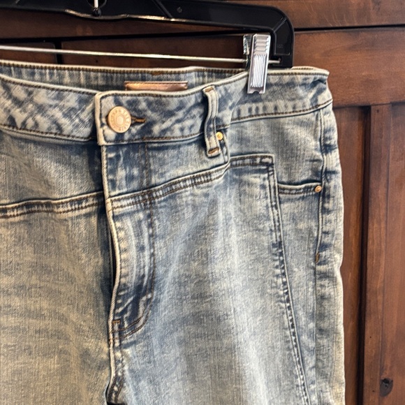 Kut from the Kloth Light Blue Flare Jeans - Picture 4 of 7